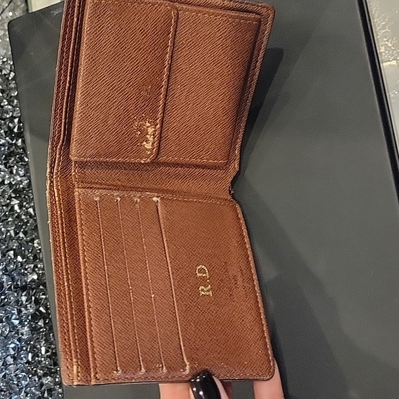 LOUIS VUITTON Monogram Wallet - Picture 7 of 11